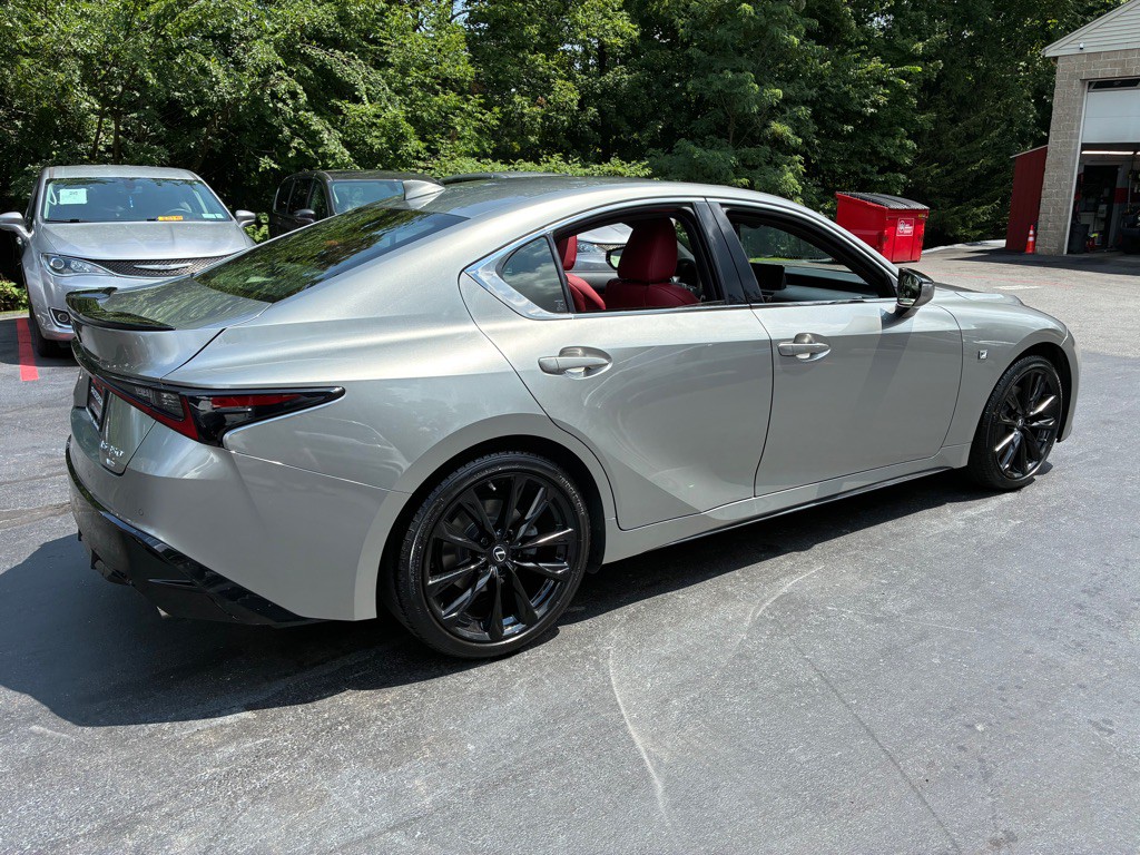 2022 Lexus IS Image 7