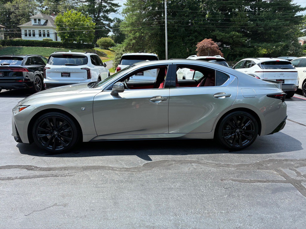 2022 Lexus IS Image 11