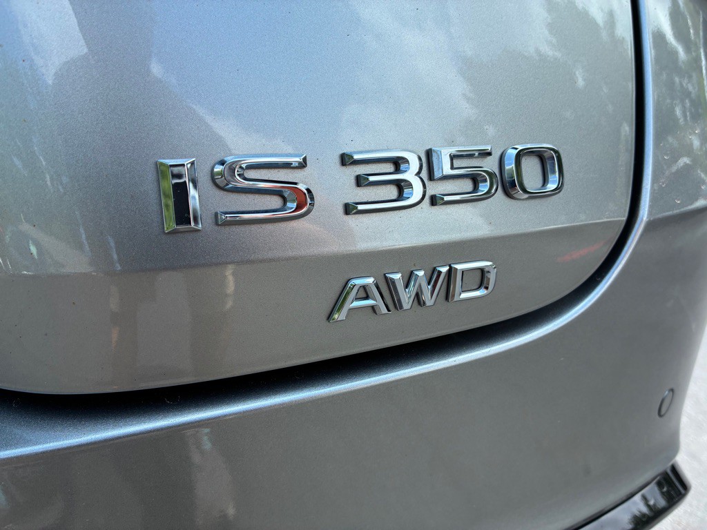 2022 Lexus IS Image 13