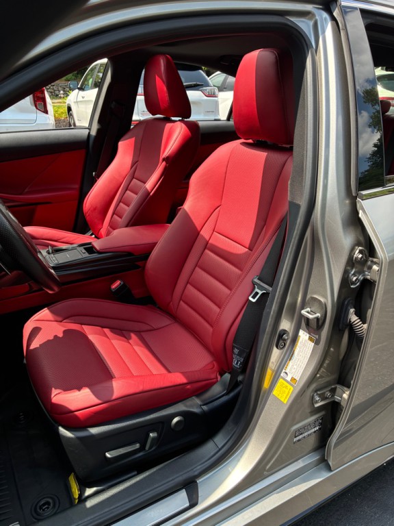 2022 Lexus IS Image 16