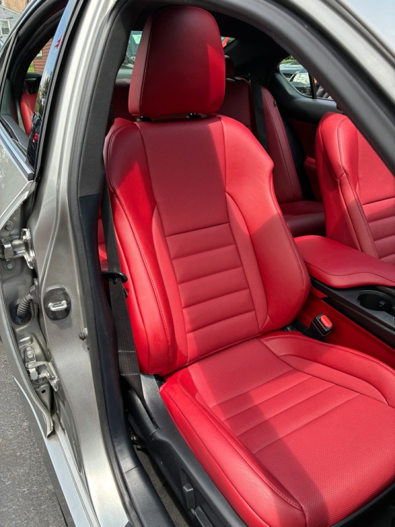 2022 Lexus IS Image 17