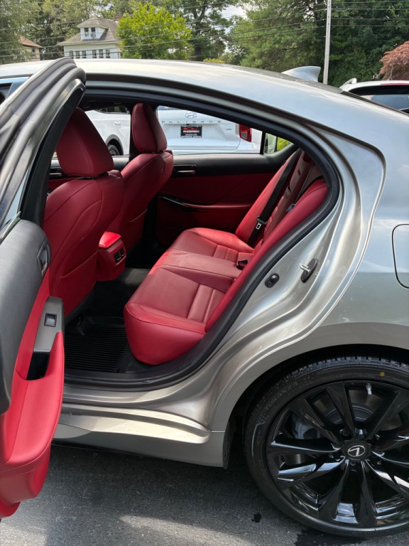 2022 Lexus IS Image 20