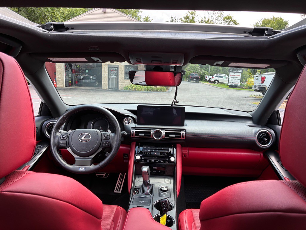 2022 Lexus IS Image 25