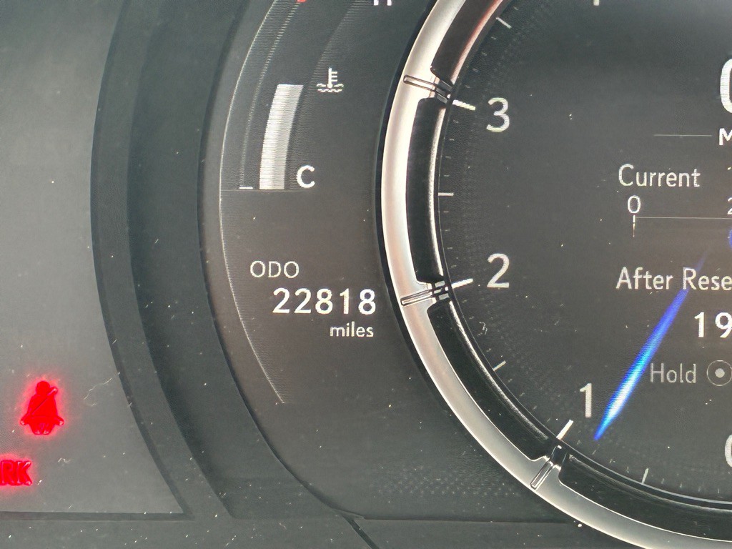 2022 Lexus IS Image 28