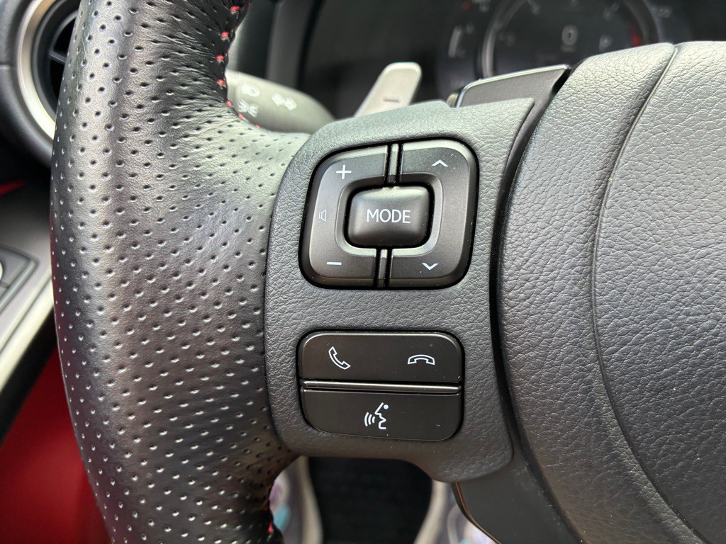 2022 Lexus IS Image 30