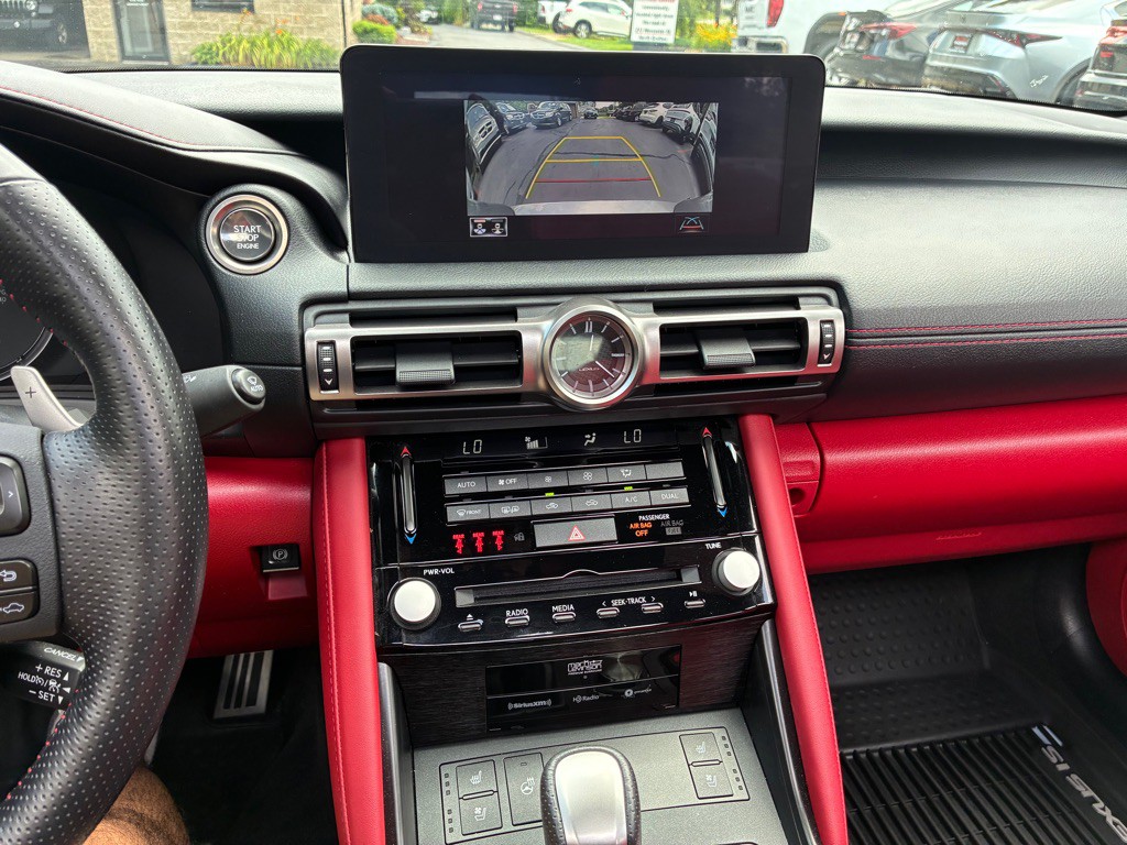 2022 Lexus IS Image 34