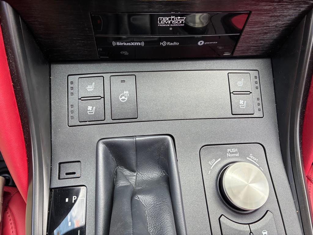 2022 Lexus IS Image 35