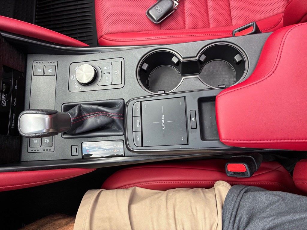 2022 Lexus IS Image 36