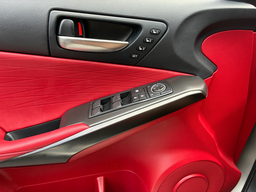 2022 Lexus IS Image 39