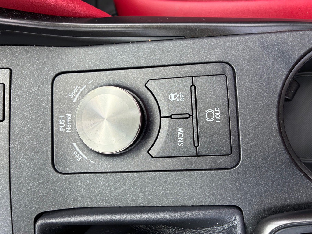 2022 Lexus IS Image 46