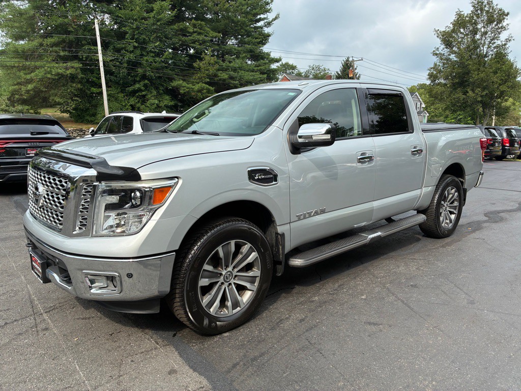 2017 Nissan Titan Image 1