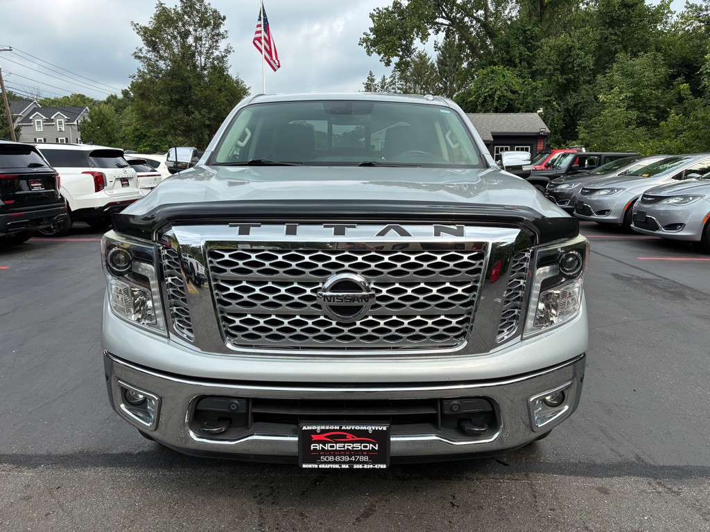 2017 Nissan Titan Image 3