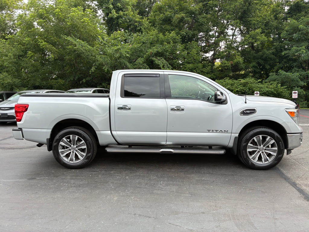 2017 Nissan Titan Image 5