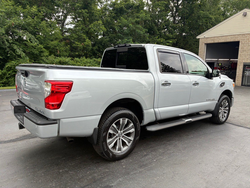 2017 Nissan Titan Image 6
