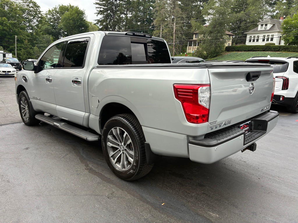 2017 Nissan Titan Image 8