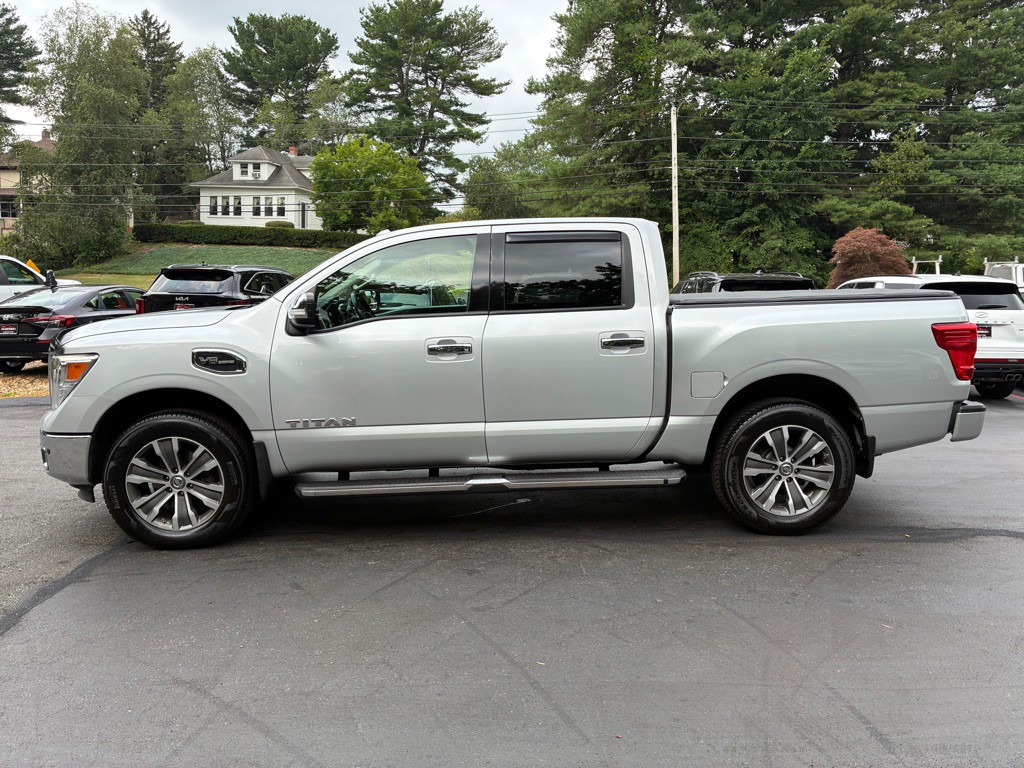 2017 Nissan Titan Image 9