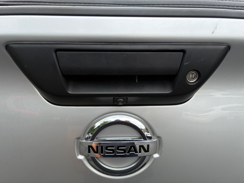 2017 Nissan Titan Image 10