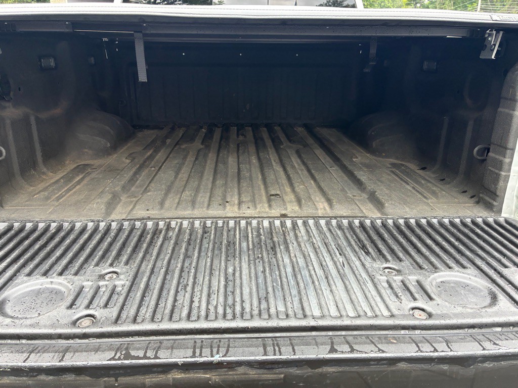 2017 Nissan Titan Image 12