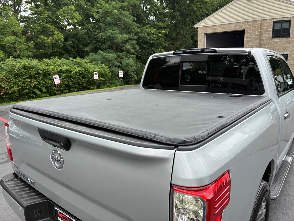 2017 Nissan Titan Image 13