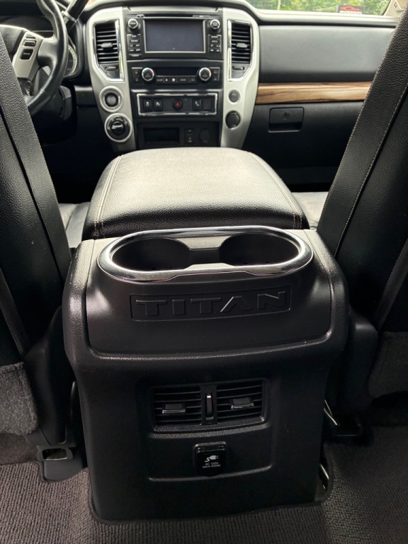 2017 Nissan Titan Image 20