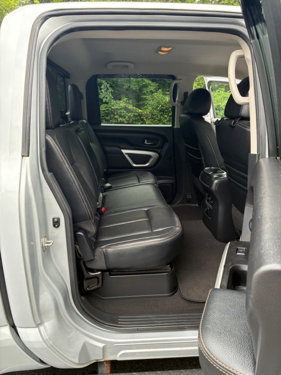2017 Nissan Titan Image 27
