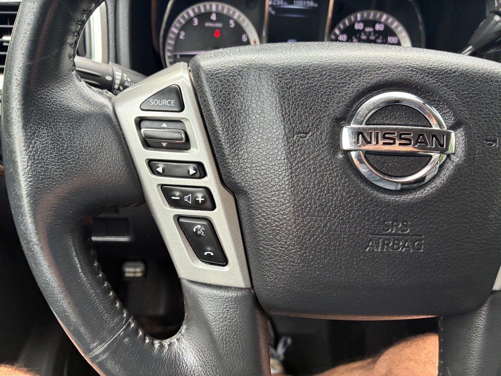 2017 Nissan Titan Image 33