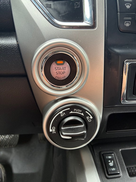2017 Nissan Titan Image 35