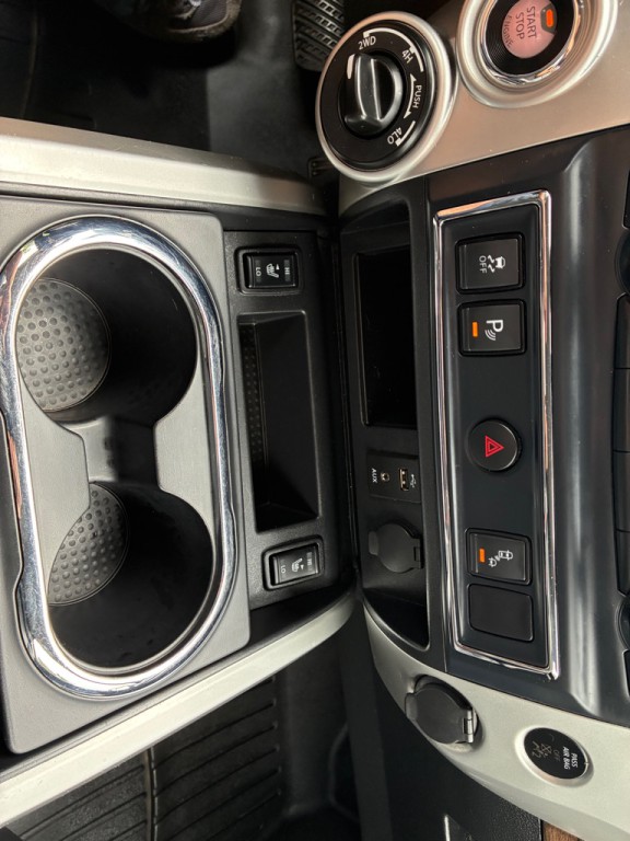 2017 Nissan Titan Image 36