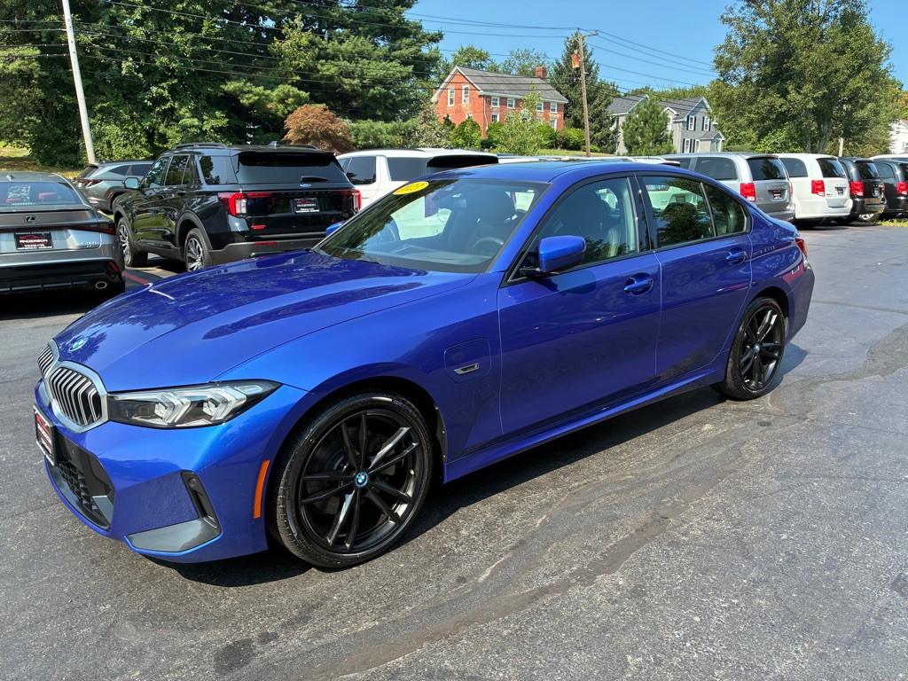 2023 BMW 3 Series Image 2