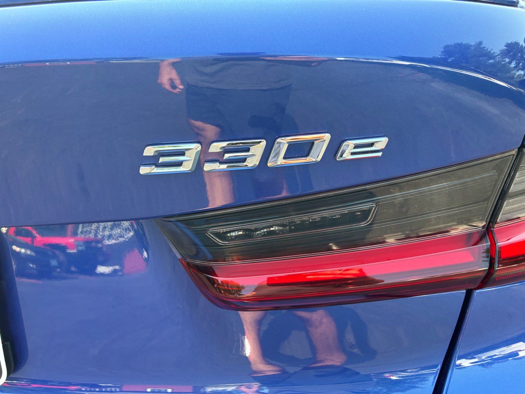 2023 BMW 3 Series Image 12