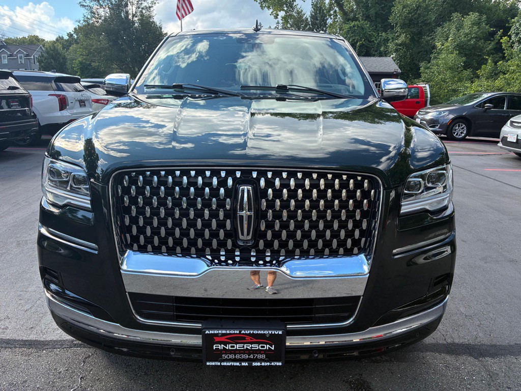 2022 Lincoln Navigator Image 3