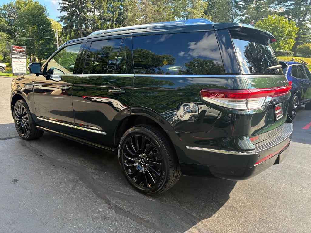 2022 Lincoln Navigator Image 8