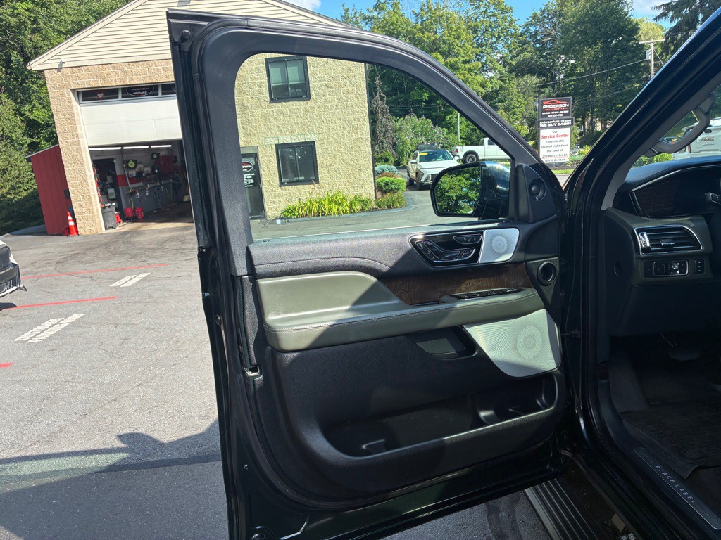 2022 Lincoln Navigator Image 13