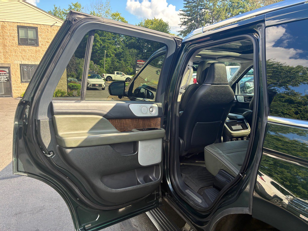 2022 Lincoln Navigator Image 14