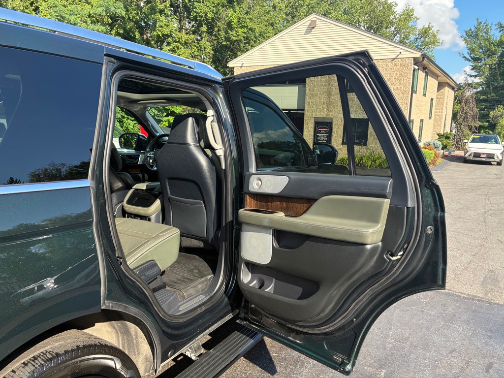 2022 Lincoln Navigator Image 16