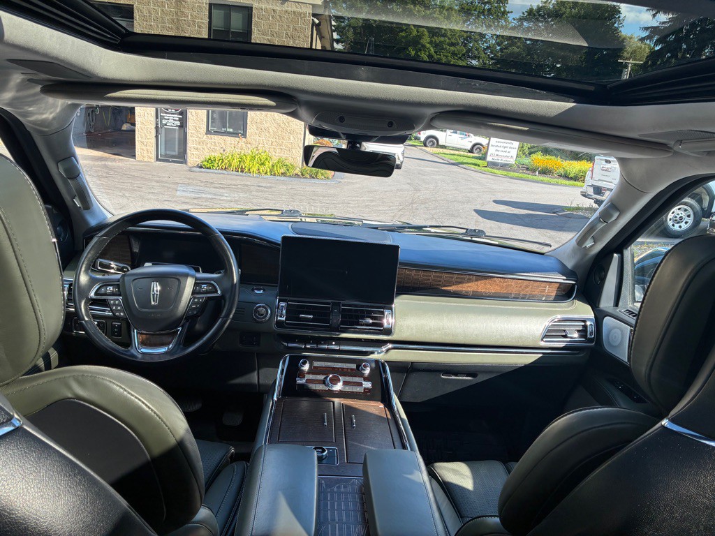 2022 Lincoln Navigator Image 25