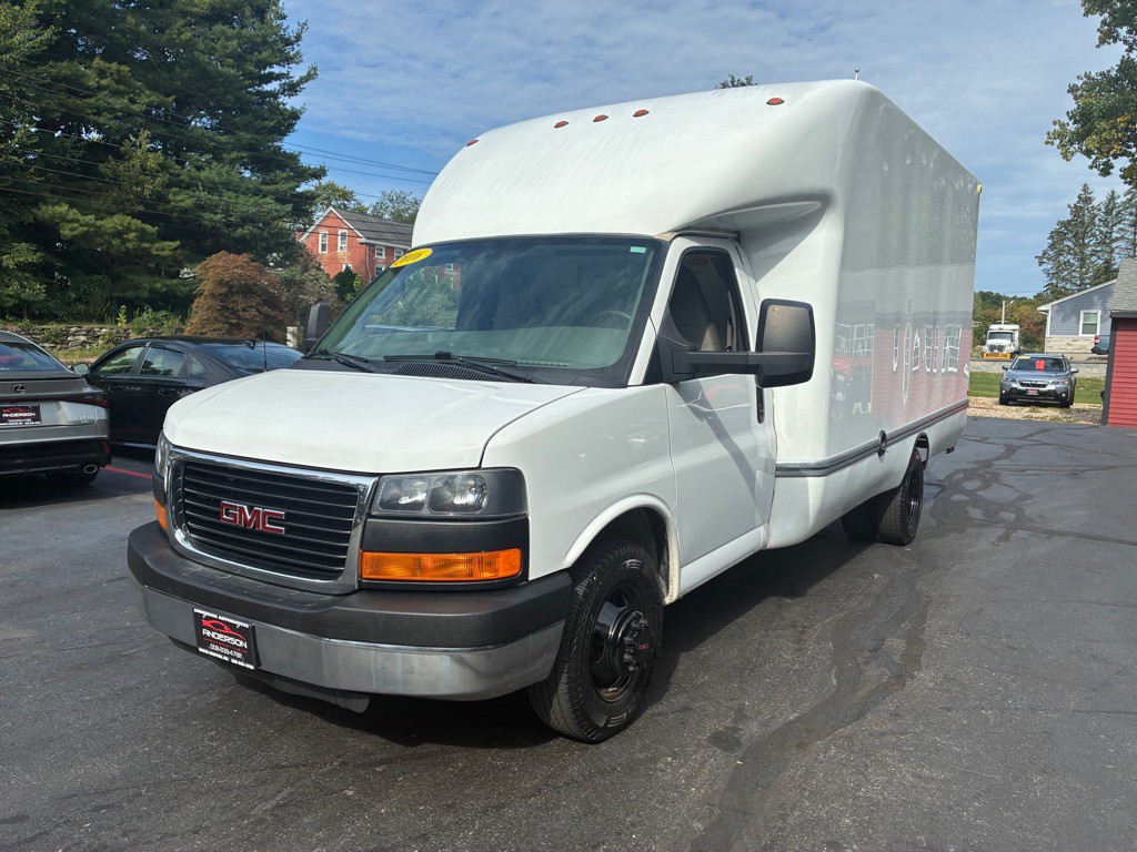 2016 GMC Savana Image 3