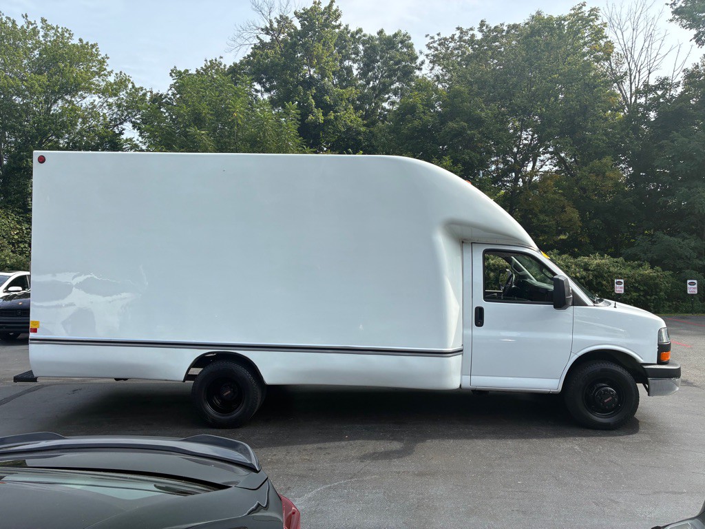 2016 GMC Savana Image 7
