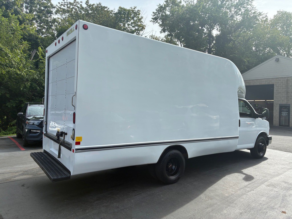 2016 GMC Savana Image 8