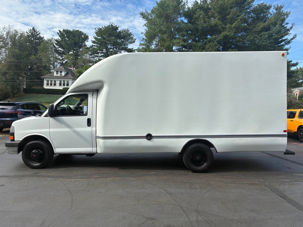 2016 GMC Savana Image 11