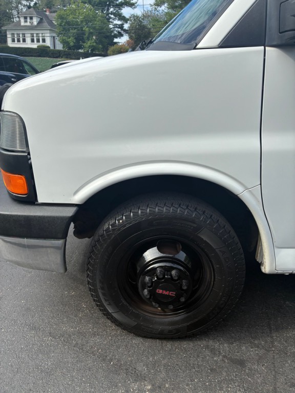 2016 GMC Savana Image 22