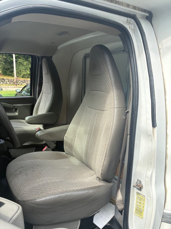2016 GMC Savana Image 23
