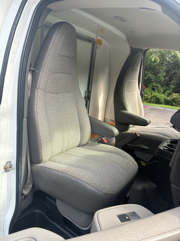 2016 GMC Savana Image 24