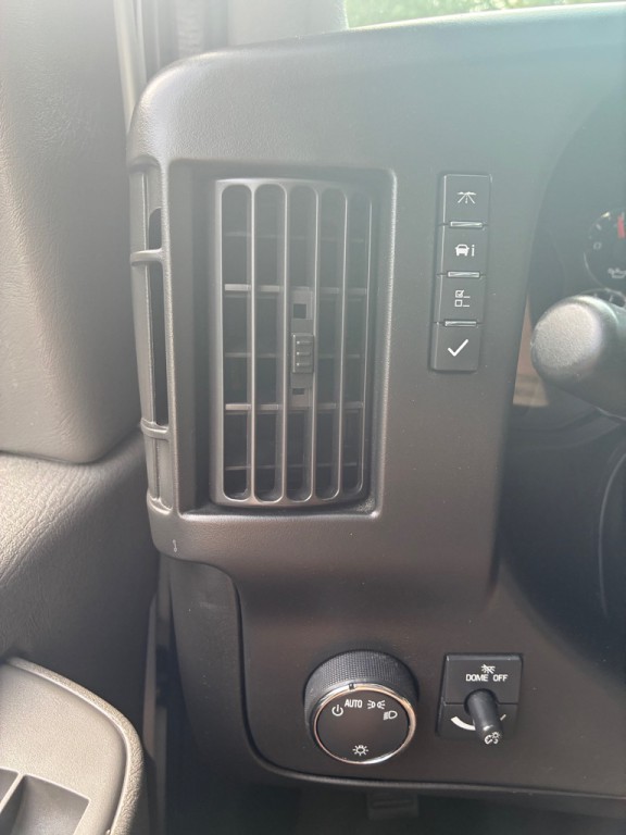 2016 GMC Savana Image 31