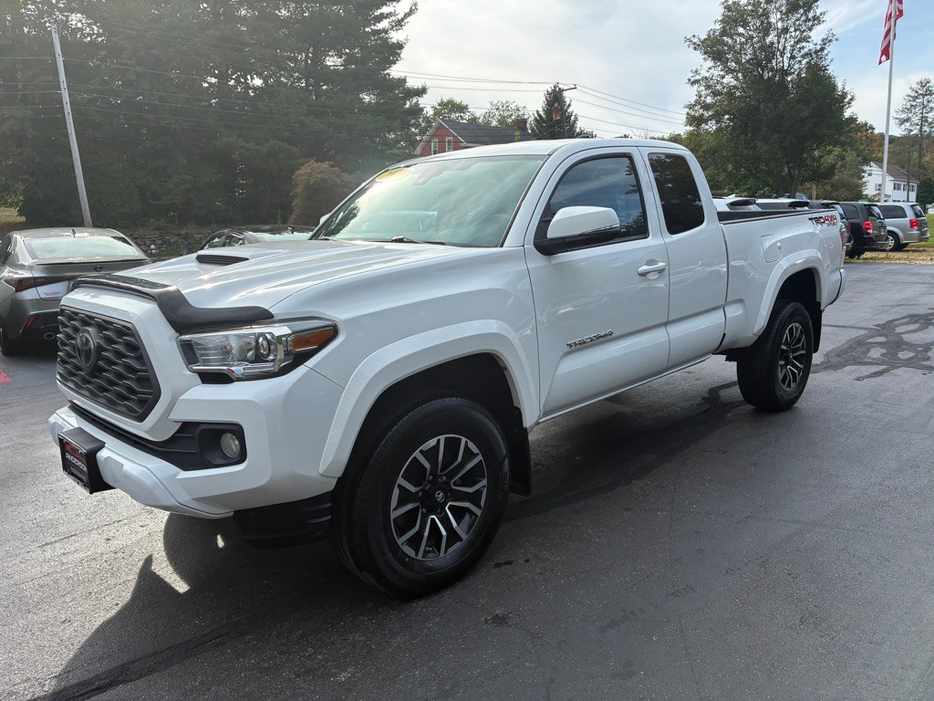 2020 Toyota Tacoma Image 1