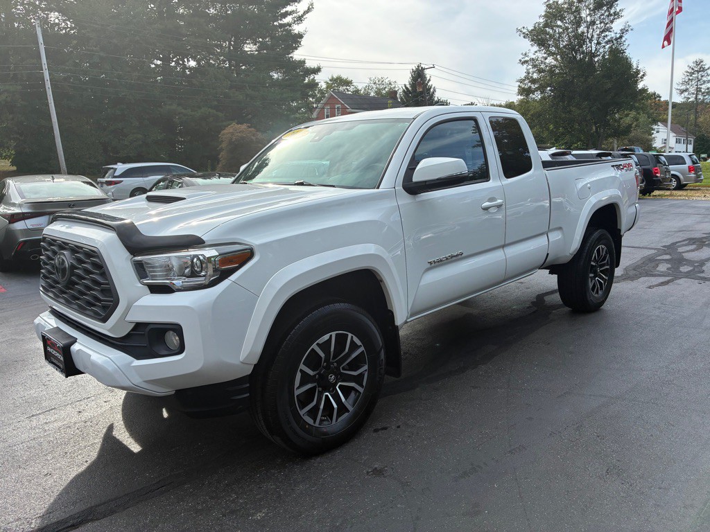 2020 Toyota Tacoma Image 2