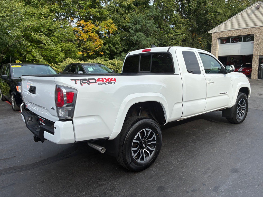 2020 Toyota Tacoma Image 8