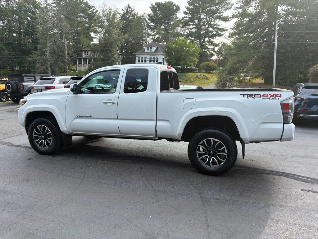 2020 Toyota Tacoma Image 11