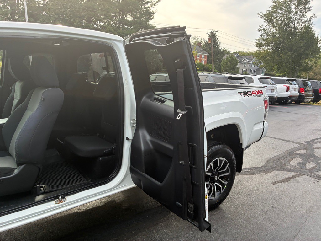 2020 Toyota Tacoma Image 18