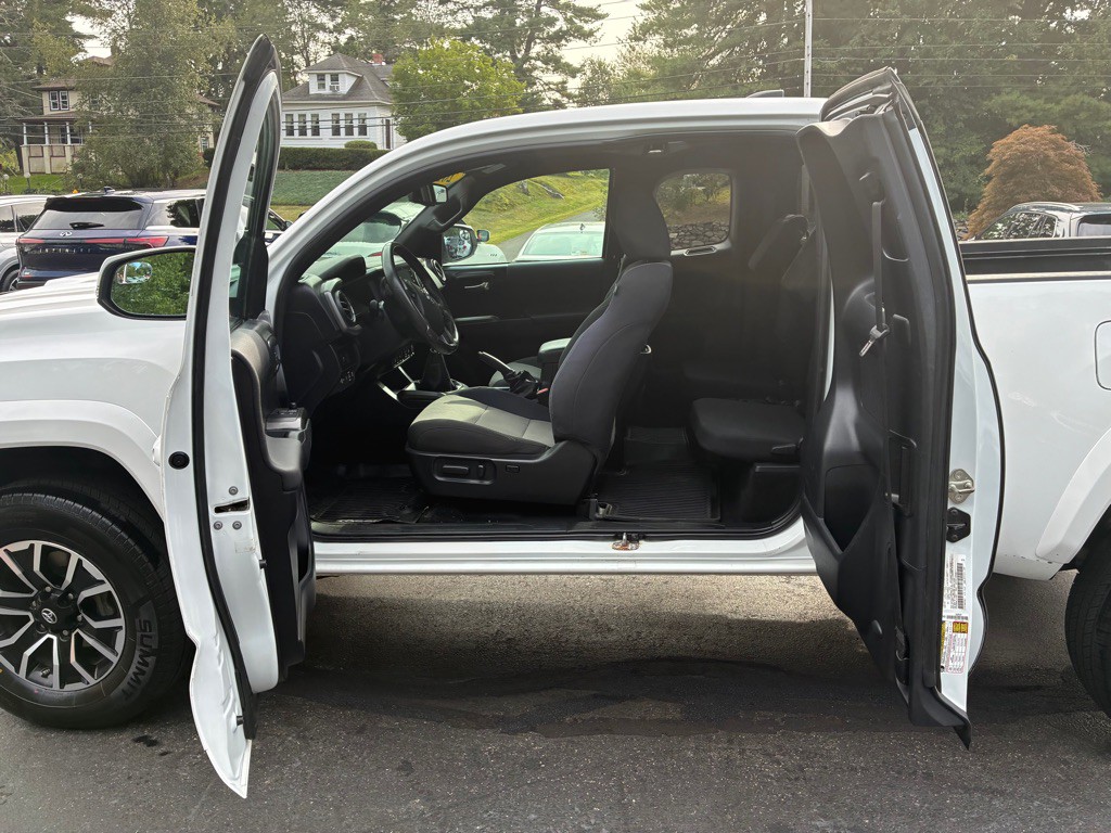 2020 Toyota Tacoma Image 19